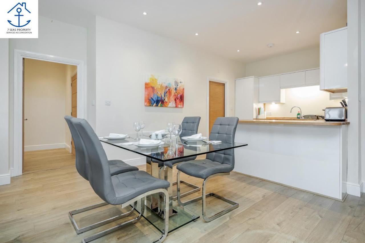 Spacious Luxury 2 Bed Apartment By 7 Seas Property Serviced Accommodation Maidenhead With Parking And Wifi エクステリア 写真