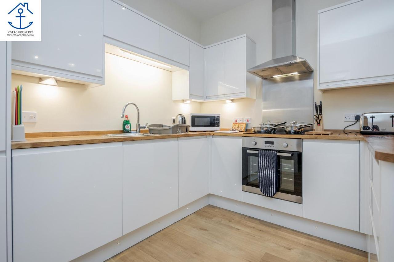 Spacious Luxury 2 Bed Apartment By 7 Seas Property Serviced Accommodation Maidenhead With Parking And Wifi エクステリア 写真