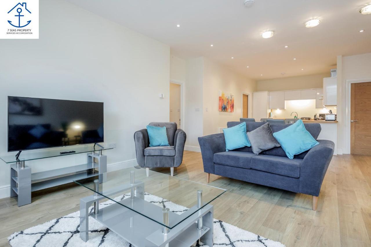 Spacious Luxury 2 Bed Apartment By 7 Seas Property Serviced Accommodation Maidenhead With Parking And Wifi エクステリア 写真