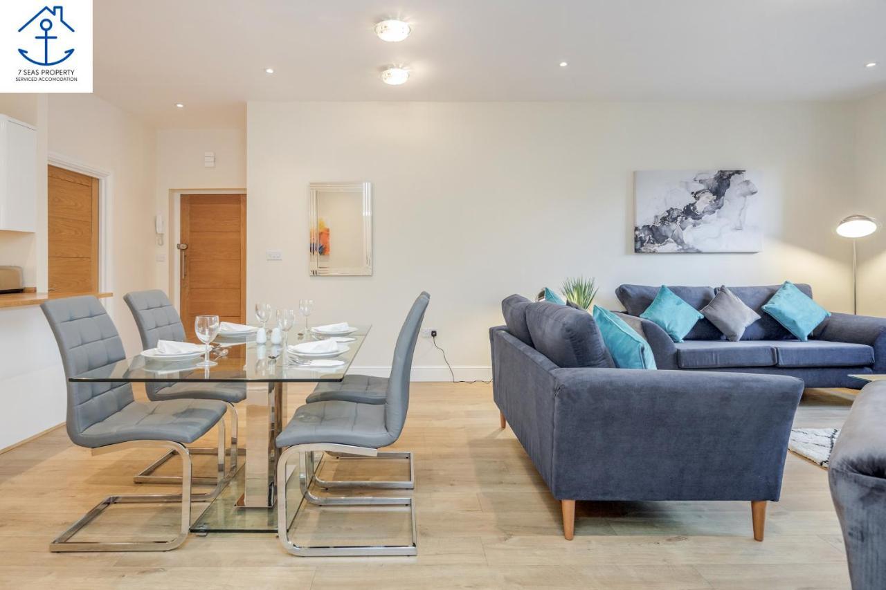 Spacious Luxury 2 Bed Apartment By 7 Seas Property Serviced Accommodation Maidenhead With Parking And Wifi エクステリア 写真